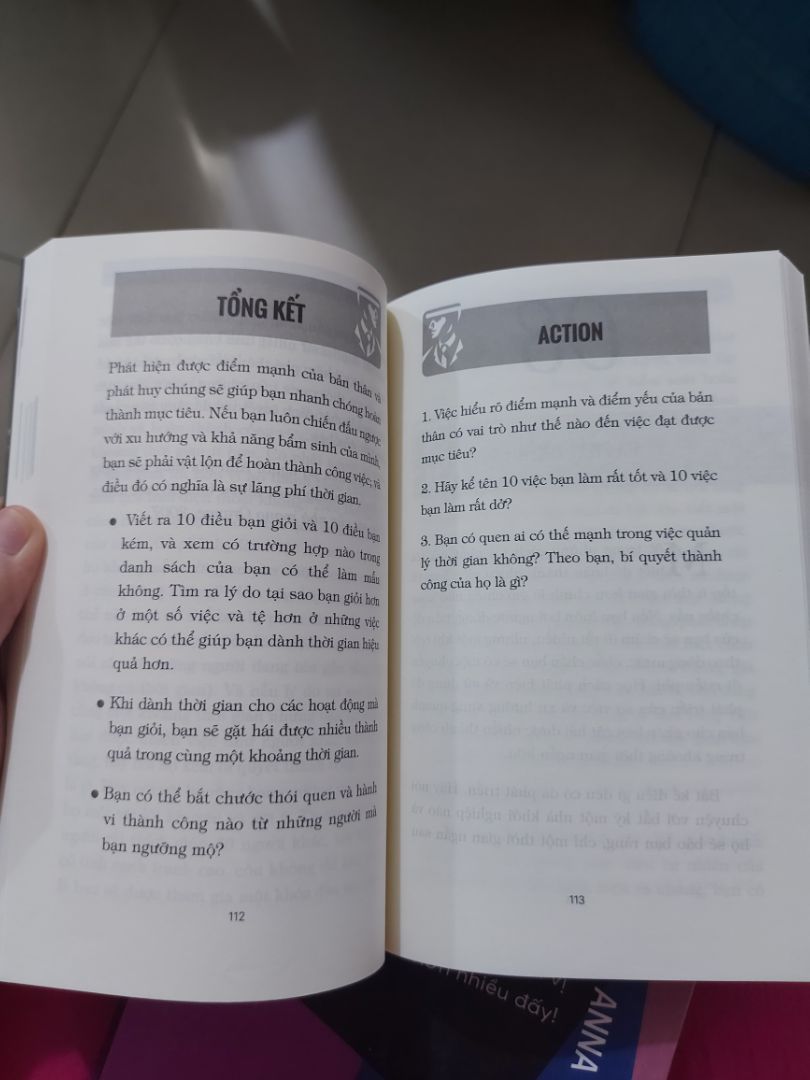 Sách bizbook luôn rất hay về nội dung, sách săn sale giá tốt 77k, còn seal, fahasa luôn là best nếu có sale giá ngon là hốt liền luôn . Mình chụp mục lục cho các bạn cần nha và 1 số trang nội dung.