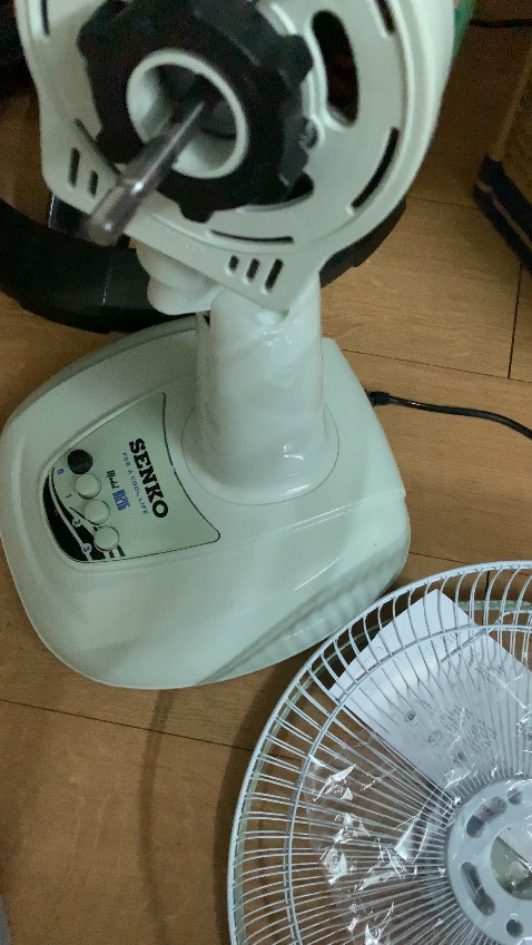 Quạt bể cánh. quá tệ...............