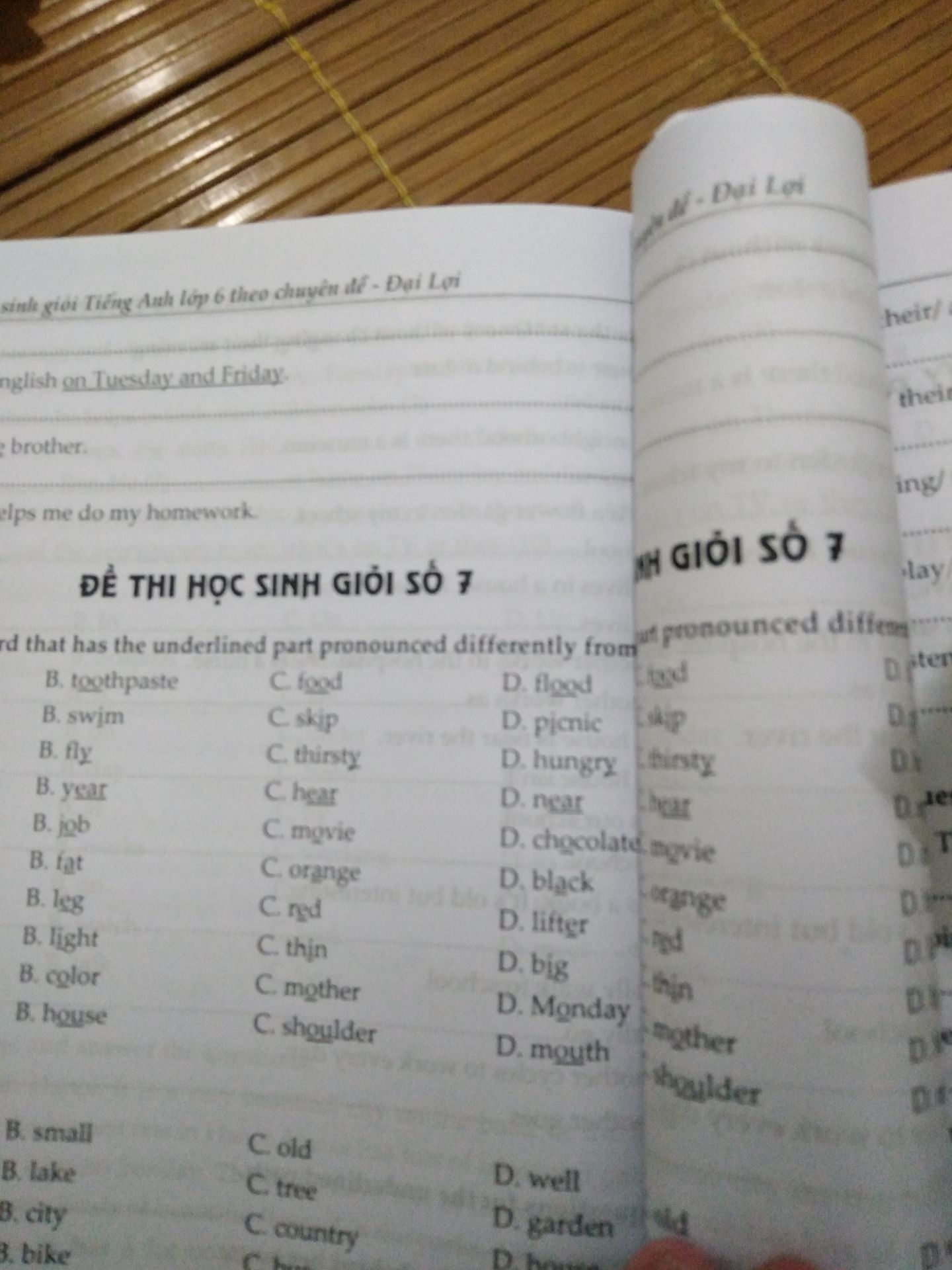3 quyển tốt. Có 1 quyển bị in lỗi, đề 4567 lặp lại 2 lần, thiếu đề 8910