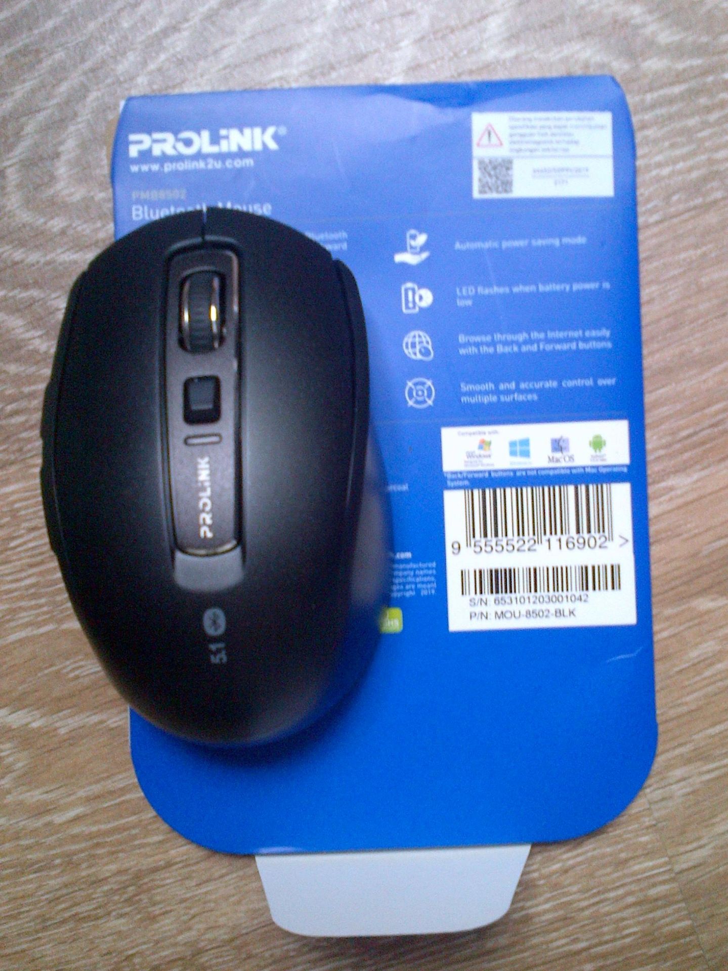 Cầm vừa tay, nhưng hơi nhẹ khiến cảm giác không đần tay cho lắm. Mua về thấy dán, băng bó ngoài vỏ không biết có vấn đề gì không.

Khá là nhạy và di chuyển mượt.