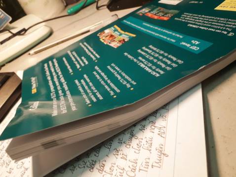 giao hàng chậm do dịch thì có thể thông cảm
nhưng đóng gói hàng quá chán khiến sách bị gãy
sách hình như là sách in hay sao í
hơi thất vọng :((((