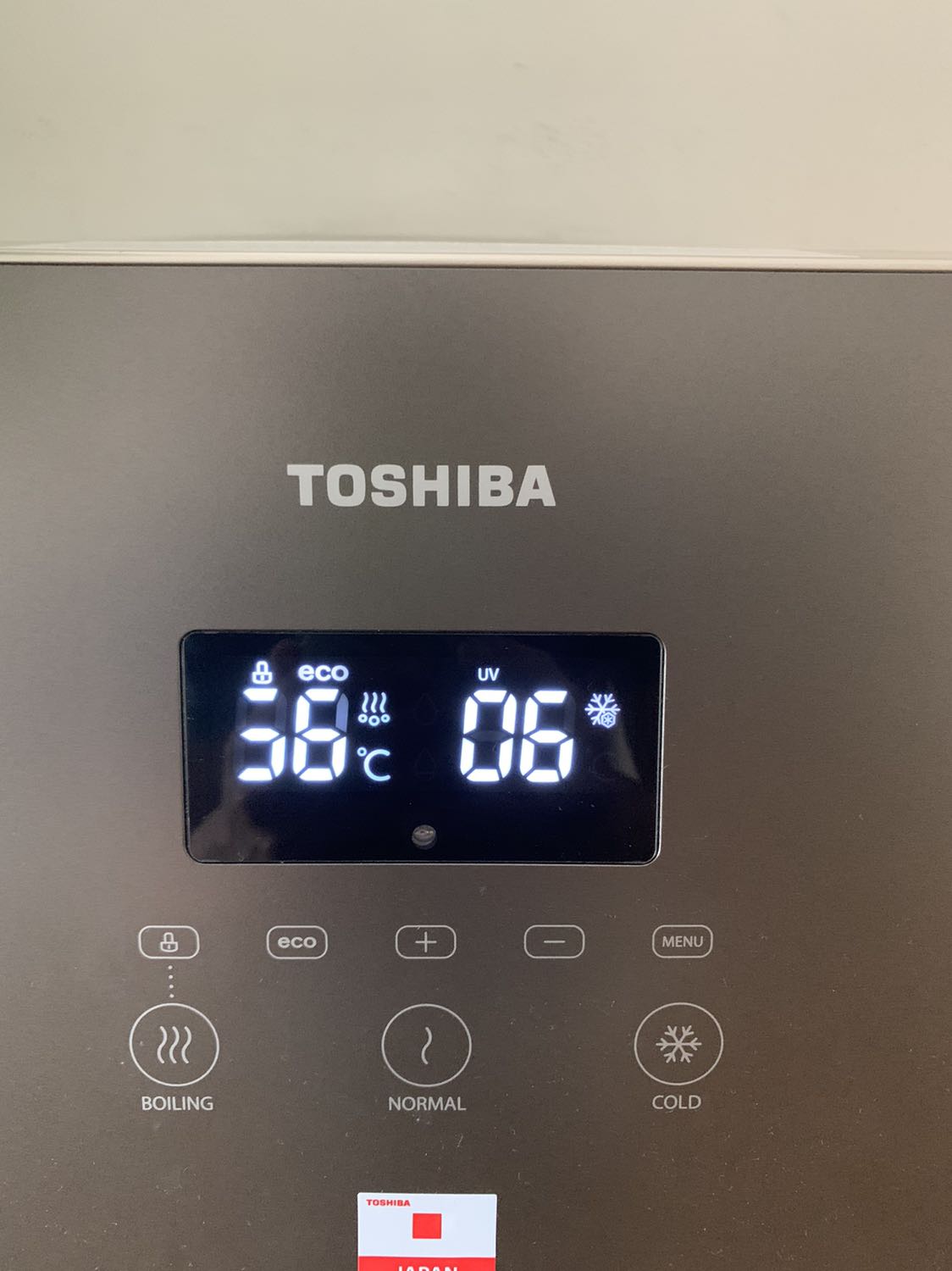 Mới mua được hơn 1 tháng nhưng đã bị mất vạch màn hiển thị điện tử.