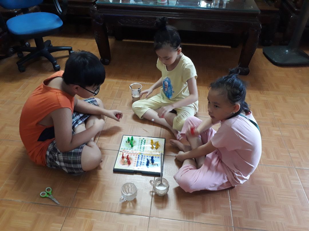 Các con chơi vui. sez ủng hộ Tiki dài