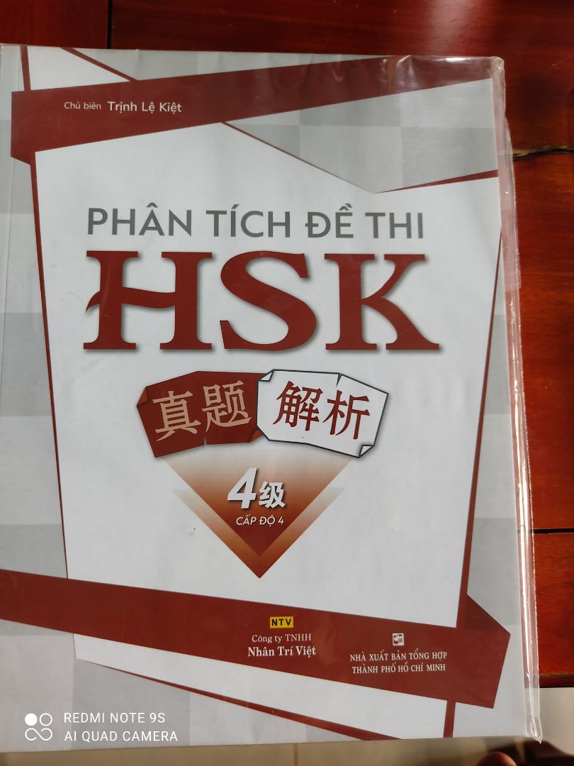 tiki giao hàng nhanh, sách chất lượng tốt, lý giải dễ hiểu (dành cho những bạn đã có hsk4 vì trong sách không có tiếng Việt) mình mua cùng quyển 4 ngày 9/6 lại được giảm giá 65% và áp mã giảm 15k nên vô cùng hài lòng.