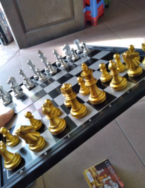 y như quảng cáo, hàng dùng rất tốt, nam châm dính vừa phải, có đệm bên dưới quân cờ đặt xuống rất êm,... mẫu mã đẹp, tinh xảo... giao hàng nhanh. đáng tiền mua. High recommend cho mng nha❤️ y như quảng cáo, hàng dùng rất tốt, nam châm dính vừa phải, có đệm bên dưới quân cờ đặt xuống rất êm,... mẫu mã đẹp, tinh xảo... giao hàng nhanh. đáng tiền mua. High recommend cho mng nha❤️