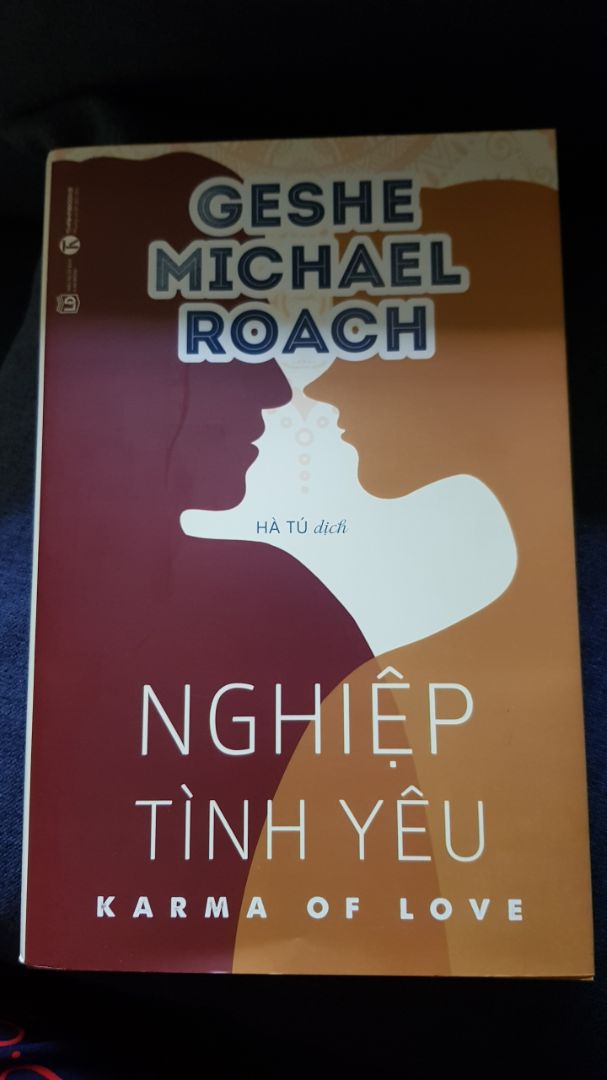 Tiki giao hàng rất nhanh,đóng gói cẩn thận.Sách dày,in đẹp.Nội dung rất hay và ý nghĩa.Nếu mọi người còn đang hoang mang về các vấn đề trong cuộc sống,thì rất nên mua sách này 😊