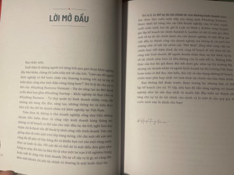 1/ Về hình thức: 
- sách thiết kế đẹp nhưng nhà xuất bản giới thiệu bản thân theo mình là khá nhiều, làm nhầm tưởng sách là do nhà xuất bản viết
- dịch đúng theo kiểu dịch nguyên câu từ tiếng anh qua 

2/ Nội dung sách:
- mình mua cuốn này vì đọc mục lục thấy nội dung okie song nội dung lan man, không cuốn hút
- nhiều sản phẩm tài chính ko phù hợp với thị trường VN

3/ Đánh giá cao Tiki giao hàng nhanh, thiết kế/ in ấn sách đẹp