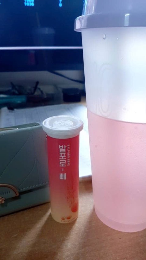 Sau khi dùng đc 6 ngày thì thấy có giảm đc 3kg kết hợp vs tập cardio và ăn chế độ 16-8. Nhưg mà có lưu ý là nên uống đủ 2 lít nước trong khi uống sủi này (chắc là theo dạng detox cơ thể thải độc kết hợp giảm mỡ). Tại mình dùg hôm nào uống đủ nước thù k sao, mà hôm k uống đủ 2l thì bị mọc mấy cái mụn đỏ k nhân. Nói chung là tốt, uống thấy k mệt mà mấy nay người nhẹ nhàng hơn hẳn