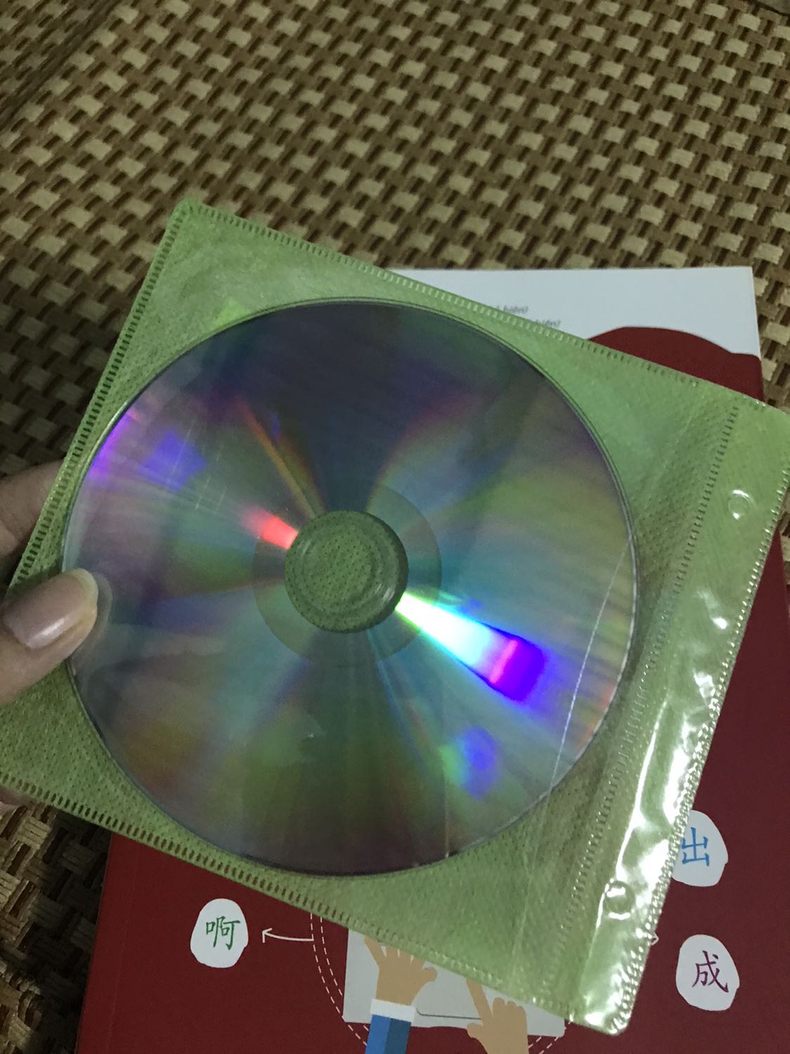 Sách rất dày, đẹp, chất lượng. Có DVD rất xịn chứa nhiều bài nghe và nội dung rất hay, có cả file sách 6 quyển. 
Nhà sách phục vụ rất tận tình. Rất hài lòng. 
Cảm ơn nhà sách