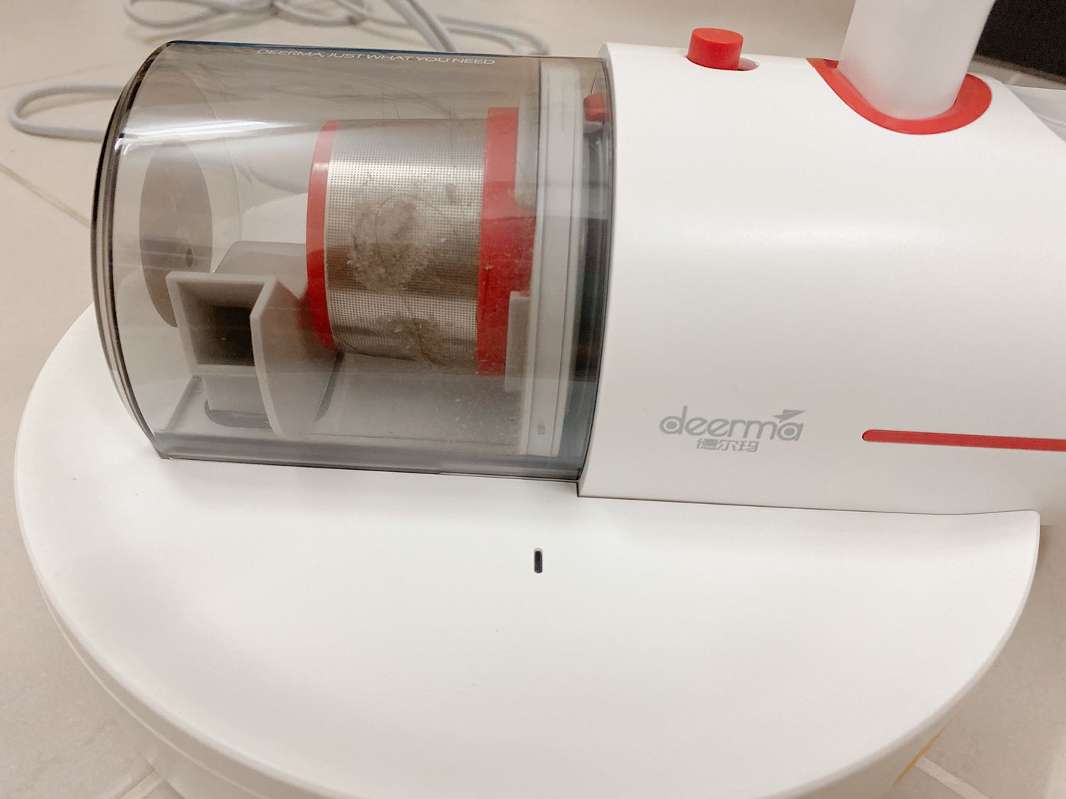 Máy xài rất ok, mình hút bụi cái nệm thường nằm thôi mà ra 1 đống bụi, tính ra nên hút bụi mỗi tuần ít nhất 1 lần cho an tâm hơn.