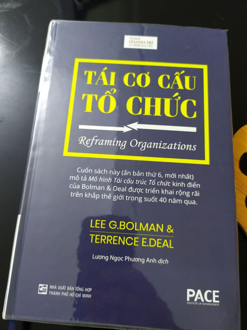 Ngoại hình rất ổn bìa cứng nên ok,  chữ hơi nhỏ và giãn cách giữa các dòng nhỏ đọc hơi mệt.