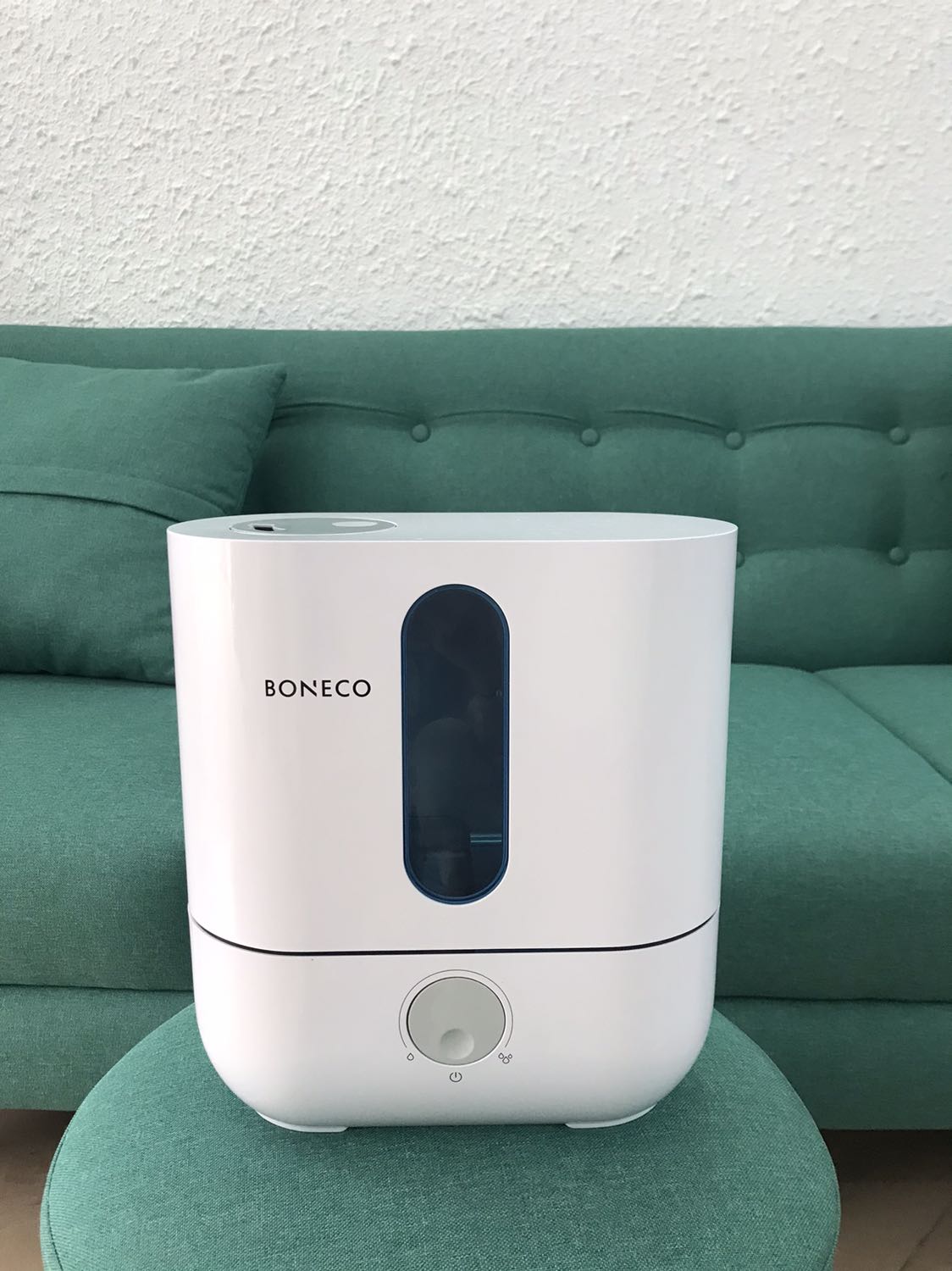 Giao hàng nhanh, có cả nv kỹ thuật hướng dẫn cách dùng vì quyển hướng dẫn toàn bằng tiếng anh thui à hic. Mới dùng thấy khá ổn phun hơi sương đều, dùng mấy hôm mới phải thêm nước, hết nước nó tự báo và ngừng nên khá ưng. Mong là dùng bền, thấy bảo hành 2 năm nên yên tâm