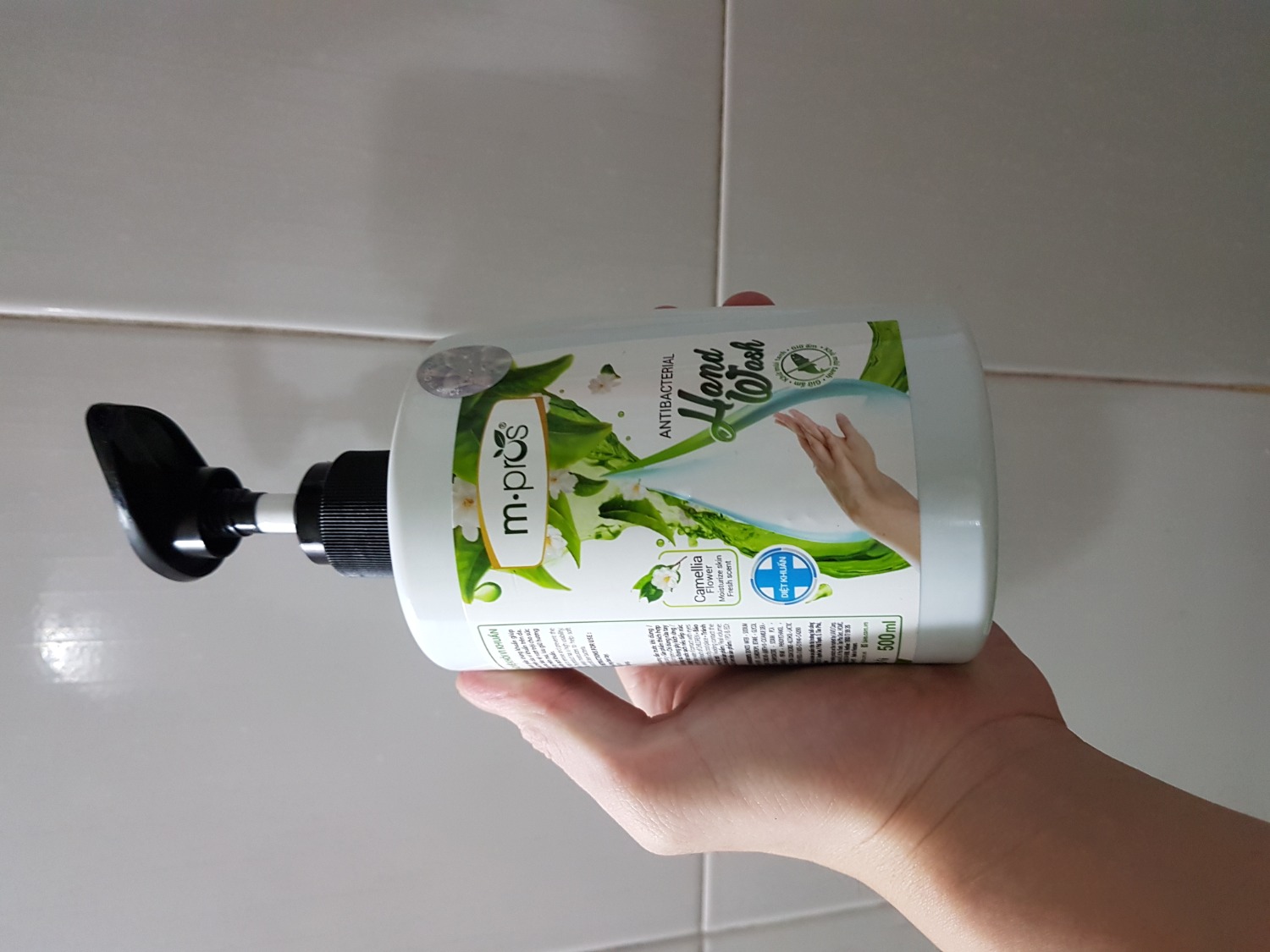 Giá cả phải chăng. Mùi thơm và giữ mùi lâu.
..............................................................................................