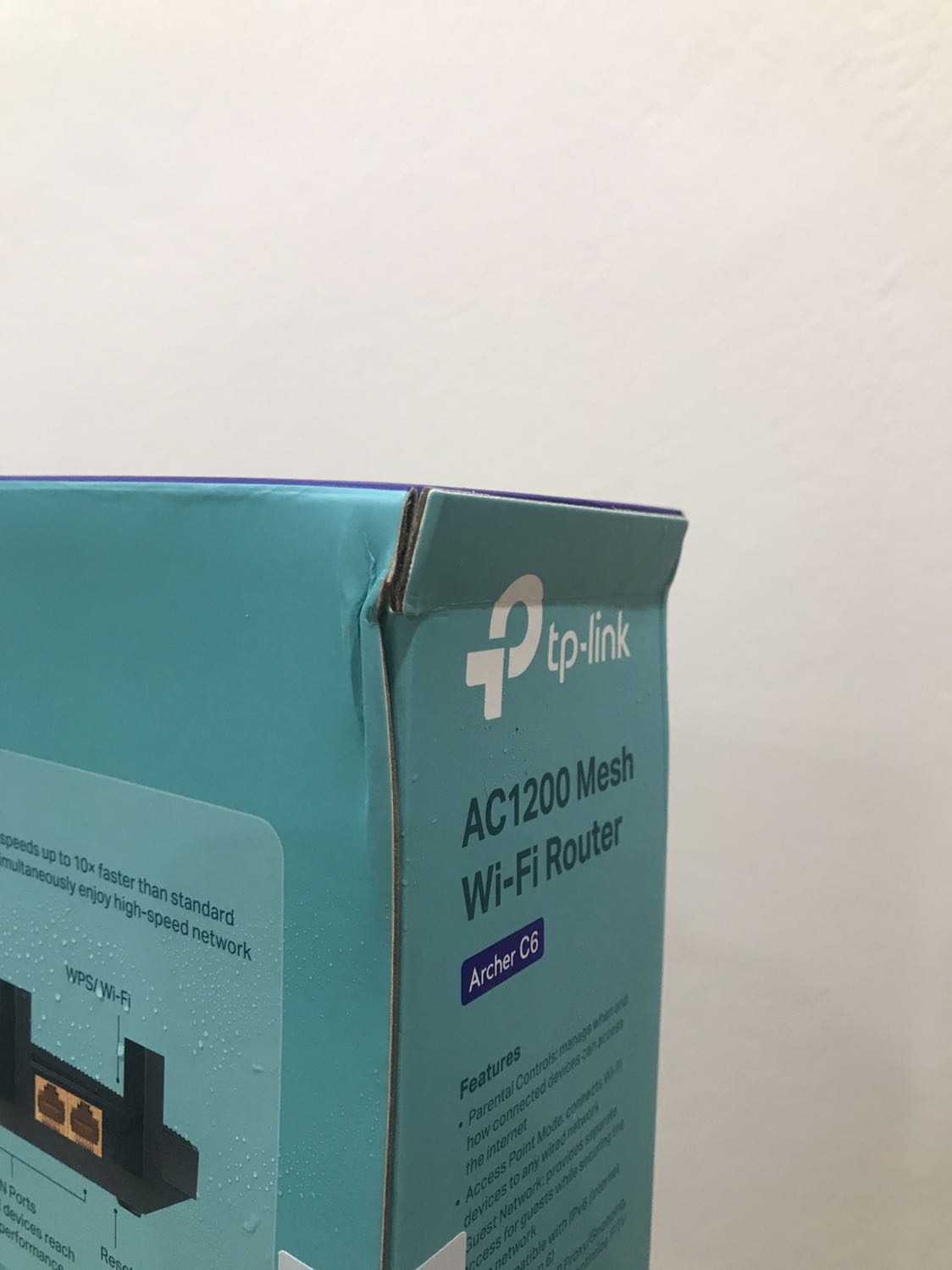 Giao hàng nhanh, vừa đặt đêm qua hôm nay đã giao. Đây là lần thứ 2 mua bộ phát wifi chuẩn gigabit này, tốc độ kết nối vẫn rất ấn tượng. Dù giá hơi cao nhưng đáng tiền. Tuy nhiên thật sự không hài lòng với cách đóng gói của Tiki. Chưa bao giờ thấy Tiki đóng gói sơ sài và cẩu thả như này. Bọc đúng màng bọc thực phẩm bên ngoài, khi vận chuyển còn gây móp nhẹ hộp hàng