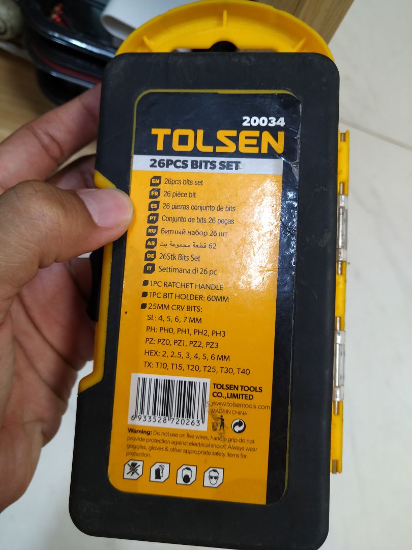 Ko mắc lắm. Tiện dụng. Thân vít hơi to với những lỗ sâu. Có xiết trái/phải. Mua bộ này với bộ vít xiaomi là đủ chơi.