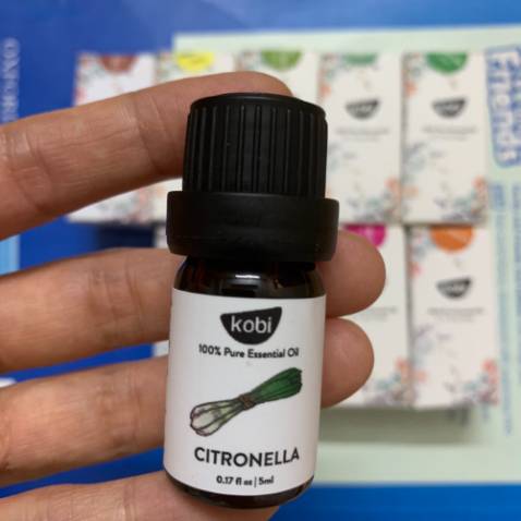 Lần đầu mua được tinh dầu ưng ý đến thế. Mùi rất tự nhiên, dễ chịu lắm ạ. Đóng gói cẩn thận, chắc chắn. Giao hàng siêu nhanh luôn. Sẽ ủng hộ tiếp