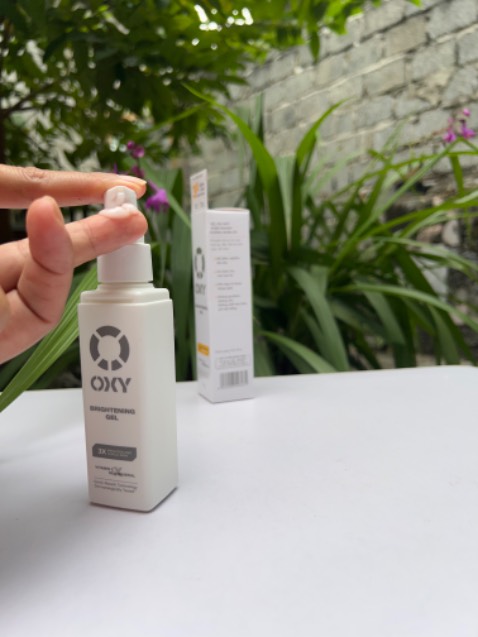 Mua xài từ bữa nặn mụn về, thấy đỡ thâm mụn hẳn. Recommend cho bạn nào mới tập skincare, dùng dưỡng sáng khá ok