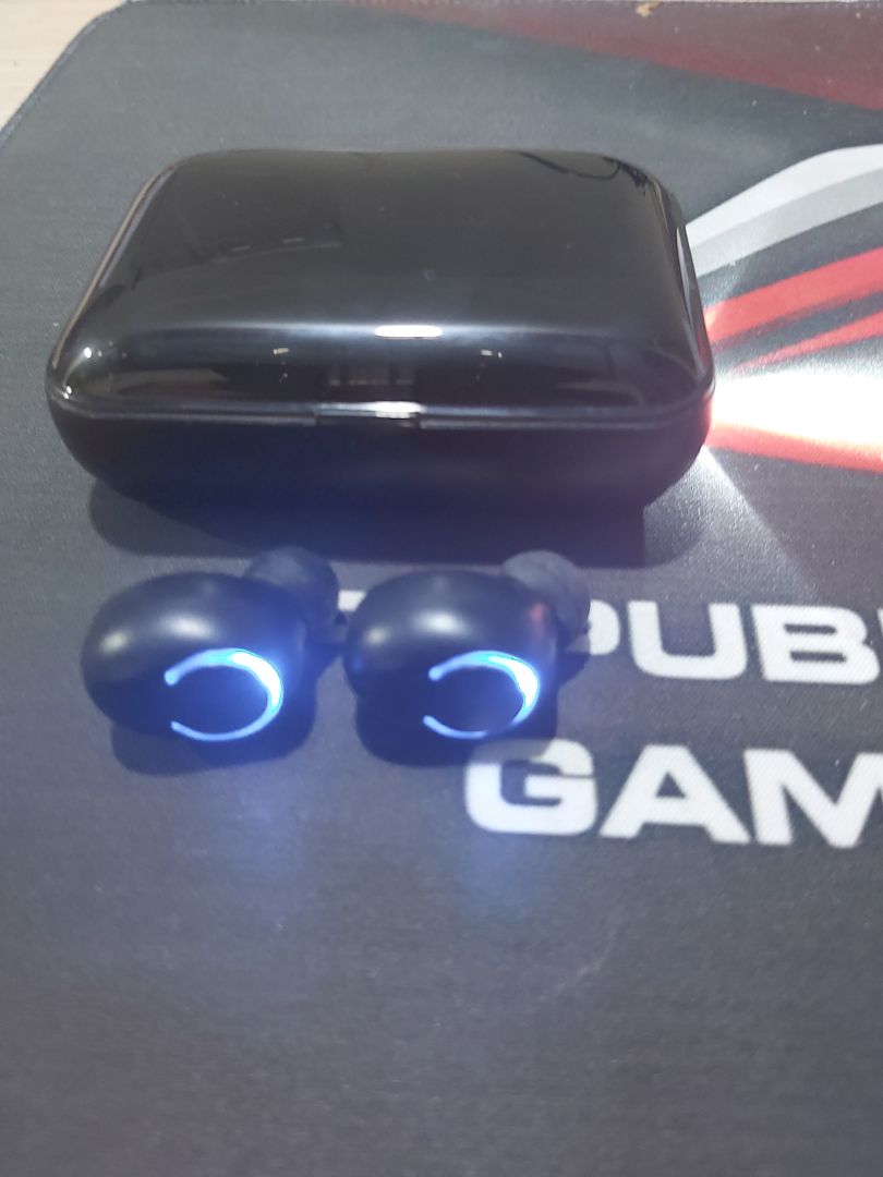 Cảm nhận đầu tiên khi nhận hàng là cách đóng gói tai nghe rất cẩn thận, tai nghe giống mô tả cực kì đẹp thiết kế vô cùng cao cấp, chất lượng âm thanh vô cùng sống động, bass mạnh mẽ nghe rất đã tai , kết hợp với đèn pin rất hữu ích, soi khá sáng vào ban đêm,tai nghe F9 còn đi kèm với phụ kiện cáp sạc với nút tai nghe thay thế tiện dụng, rất ưng ý và hài lòng với sản phẩm bên shop,đáng giá 5* về chất lượng
Sẽ giới thiệu cho người thân và bạn bè về sản phẩm bên shop???