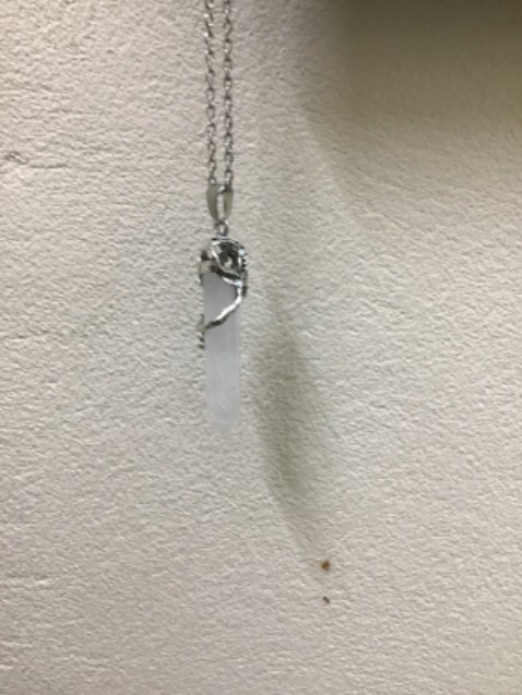 Tôi thấy đá không trong và sáng như hình mẫu. cũng tạm được.