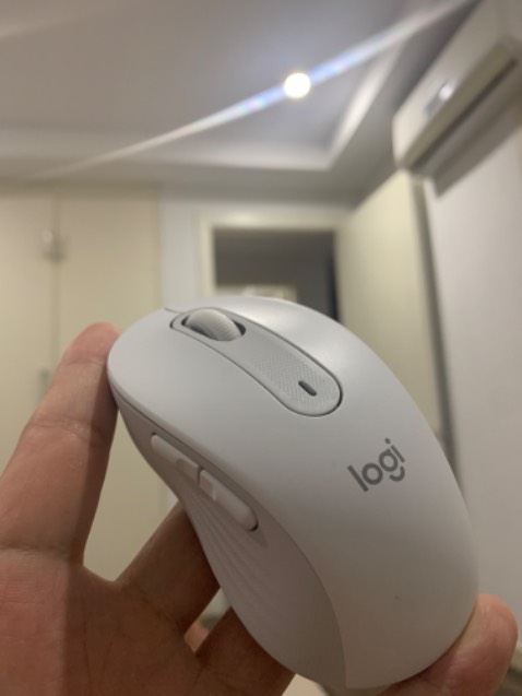 Chuột đúng mô tả, giao hàng nhanh . Dùng thử 1 tuần thấy chất lượng rất ổn. Dùng cho Mac con lăn cuộn trang sẽ ngược chiều với thông thường, cái này không phải là lỗi và có thể điều chỉnh lại tại mục "chuột" trên Mac để đổi lại chiều cuộn theo ý muốn.