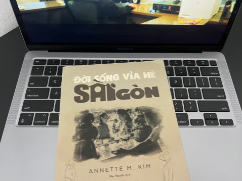 Sách giải thích tốt về đời sống vỉa hè Sài Gòn, thông tin về các nghiên cứu rõ ràng và có nhiều điểm thú vị Sách giải thích tốt về đời sống vỉa hè Sài Gòn, thông tin về các nghiên cứu rõ ràng và có nhiều điểm thú vị