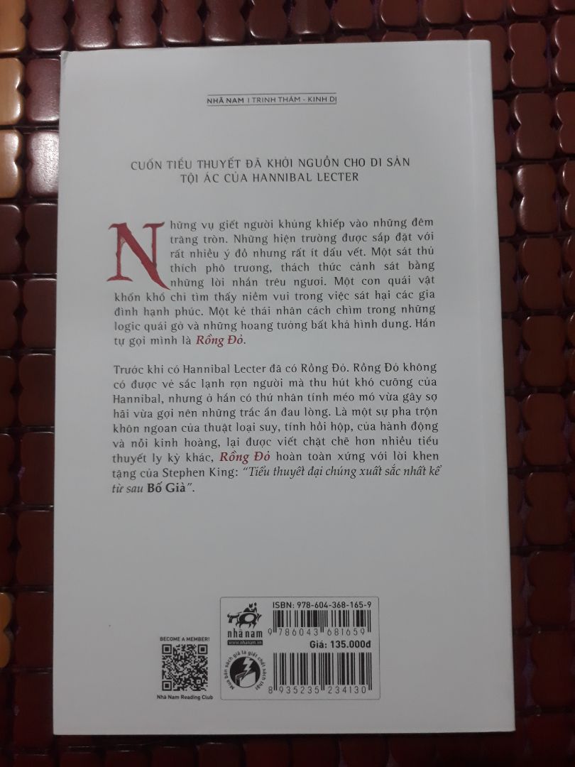 mình mong sách về từng ngày luôn sách xinh xỉu up xỉu down luôn ă tiếc là không nguyên seal, sách bị gãy góc bìa nữa Tiki đóng gói vẫn tệ như cũ:")))