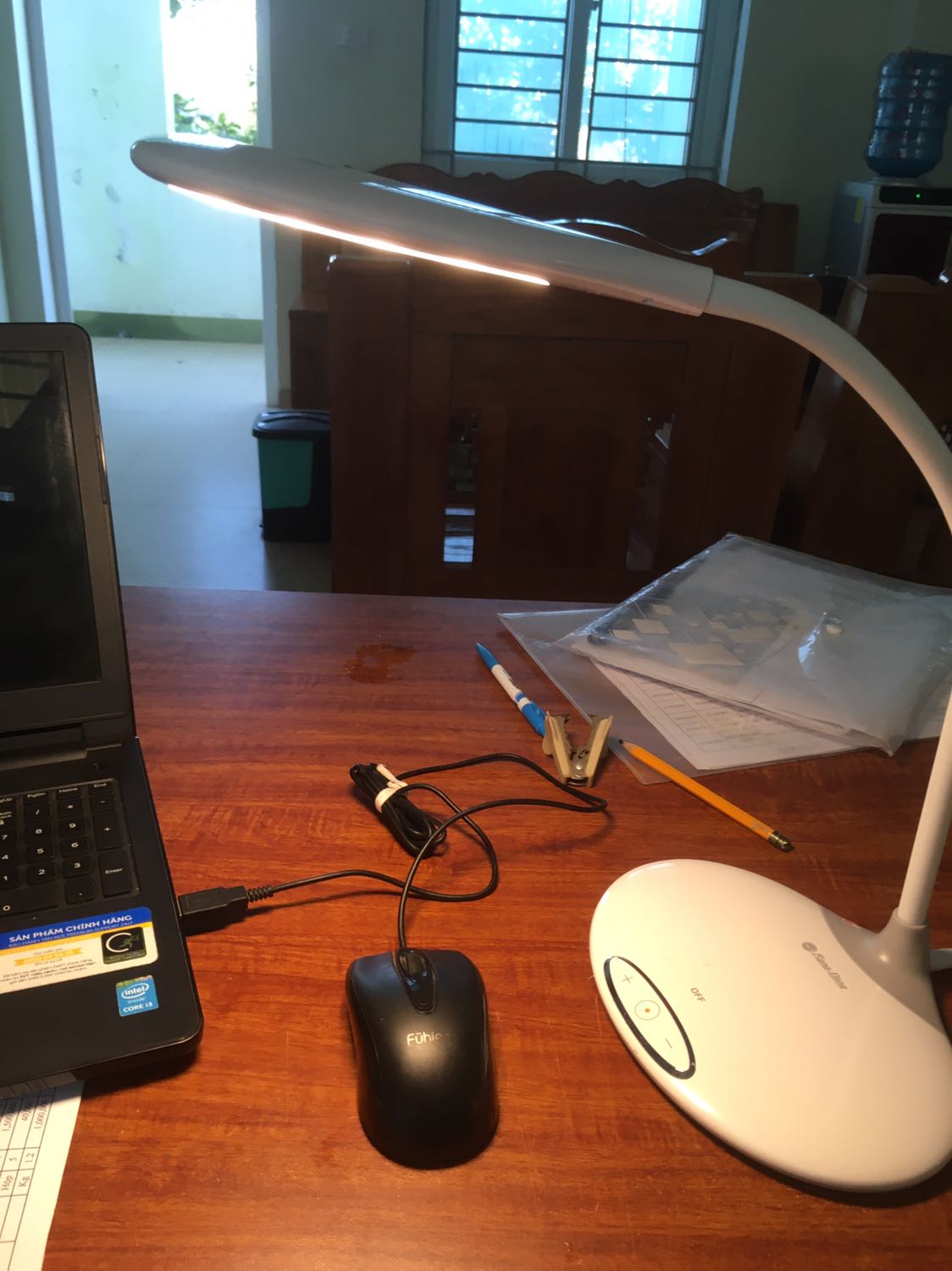 Đèn được bọc 2 lần rất cẩn thận. Đèn xịn sò và dùng thích lắm cả nhà ạ. Đúng là tiền nào của đó thật. Cảm ơn Tiki đã giao hàng đúng hẹn. P/s: nếu có thêm công tắc nguồn thì tốt hơn nữa.