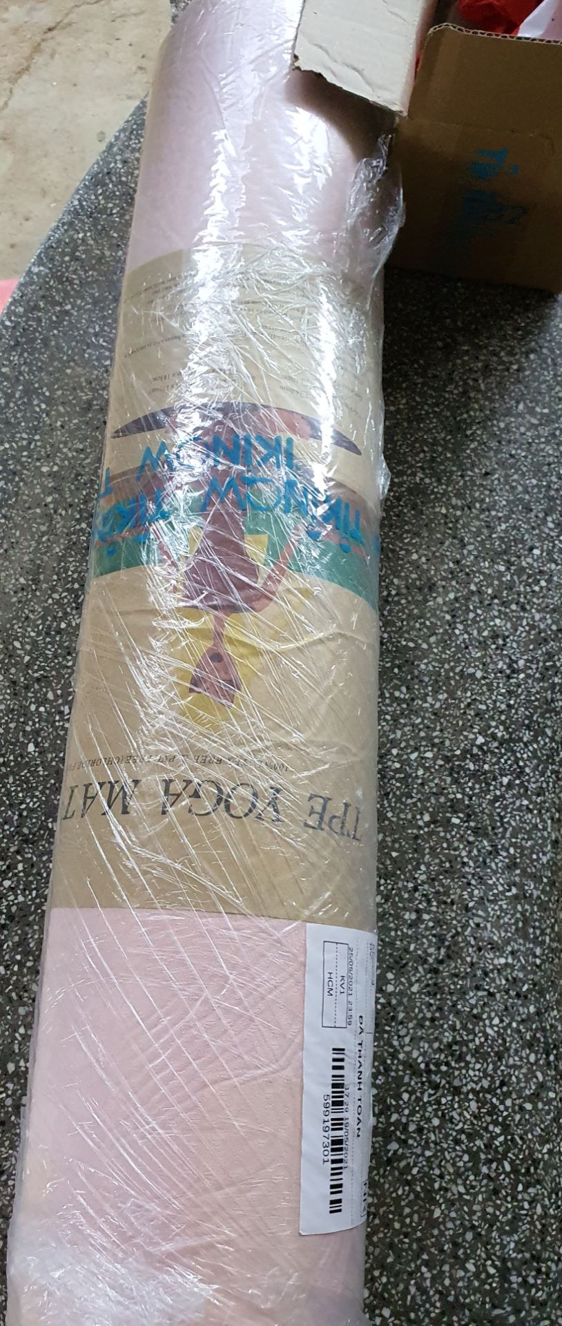 - Về phần đóng gói sản phẩm chưa ổn lắm khi chỉ quấn ni-long vì đây là sản phẩm rất dễ cấn rách, lủng khi vận chuyển.
- Chất lượng sản phẩm quá OK, quá tuyệt, dày dặn, mêm-mịn cảm giác êm ái.