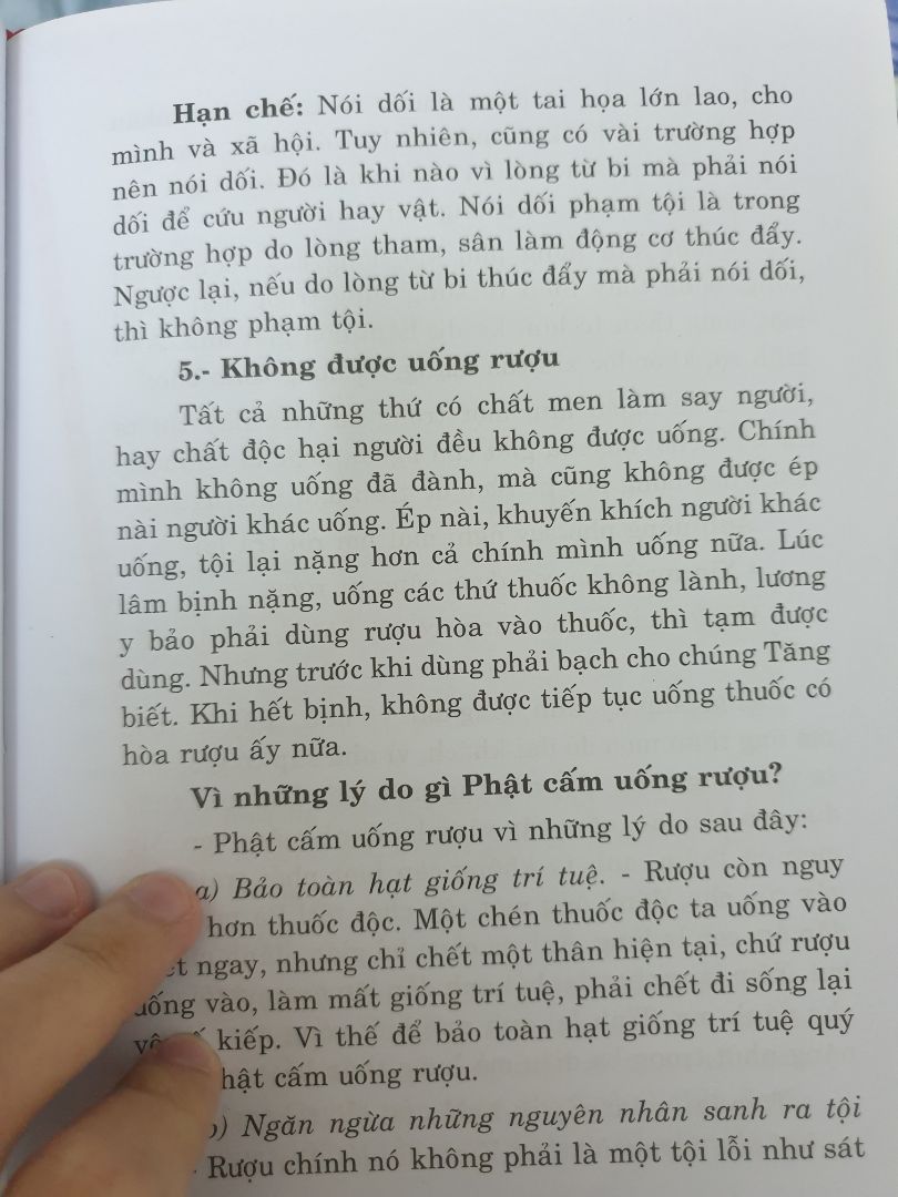 sách bìa cứng, sách in đẹp, chữ rõ ràng giúp đọc không đau mắt; sách dễ đọc, chữ nghĩa được viết cẩn thận