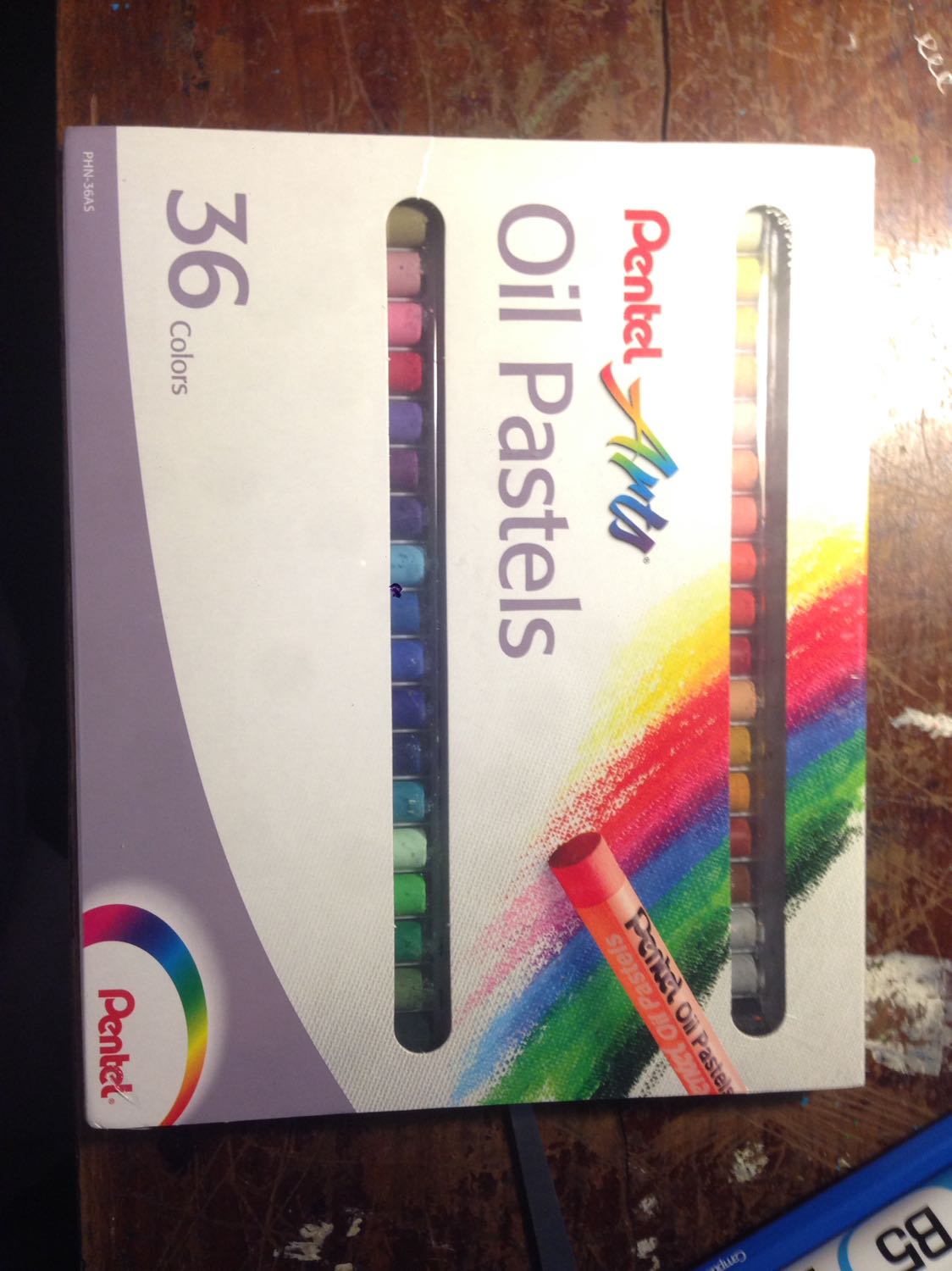 Tiki gửi hàng nhanh, sớm trước 2 ngày. Đóng gói cần thận, màu còn nguyên, đủ màu. Về phần màu thì rất tốt, với giá thành rẻ mà có màu tươi, đậm. Mình thích nhất là khả năng trộn màu với nhau. Tuy nhiên có nhược điểm là màu hết rất nhanh nên có mua thì mua 2-3 hộp nếu dùng lâu dài. Nói chung là mình rất hài lòng ^^