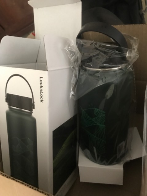 Tôi không ngờ vì hồi gần bảy giờ sáng hôm nay tôi order hai món: Bình và Ly giữ nhiệt thì tới gần chín rưỡi sáng tôi đã nhận được!! Xem như gần hai tiếng rưỡi!! Tiki quá ổn định 👍👍👍
Bình giữ nhiệt thì từ thiết kế tới màu sắc thì đều 👍👍👍👍 còn hiệu quả sử dụng thì tương lai mới biết được!!!