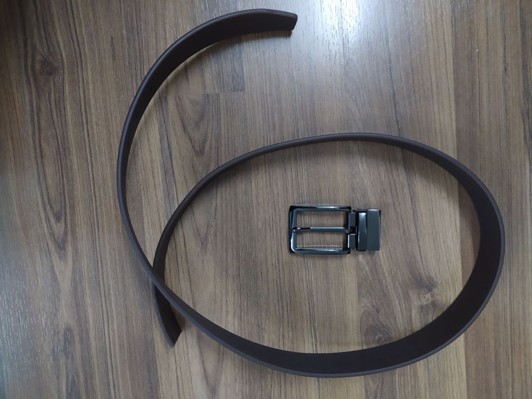 Hàng nhận được nhìn màu hơi khác so với ảnh, đặt miếng màu bạc nhưng ship miếng màu đen, chất lượng dùng được thời gian mới biết được.