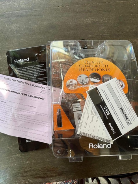 Nhận được cái hộp không ? Không có tai nghe.
Do khi nhận không mở ra ngay.
Nhờ Tiki xử lý nghiêm các trường hợp này.