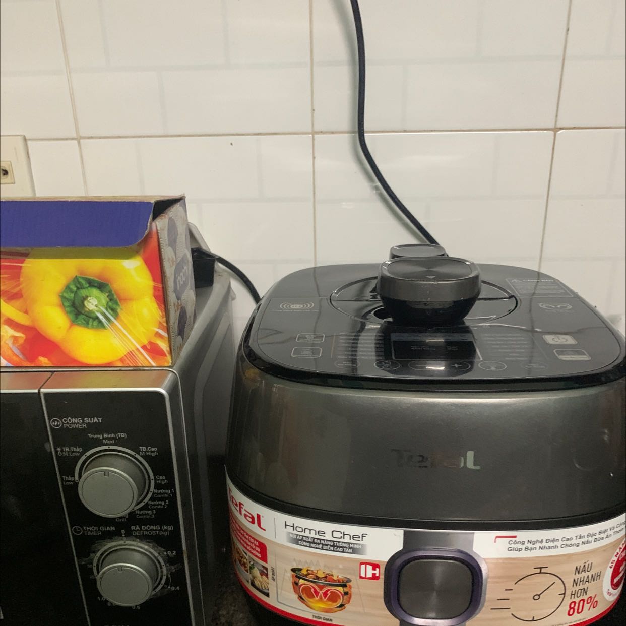 Nồi rất đẹp, có 2 lòng nồi mình rất thik , nhất là lòng nồi niêu . Nấu áp suất hầm măng rất tuyệt vời . Có điều đa chức năng nên phần bên trái áp chảo , thêm thức ăn nhiều công đoạn trong sách hướng dẫn chưa hiểu lắm , phải chi có video hướng dẫn thì tuyệt vời .