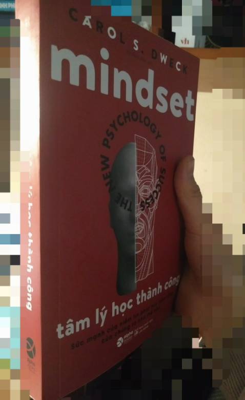 sách mình đã đọc qua, sách rất tốt, nhưng có vài phần trong bản dịch vẫn chưa ưng lắm
Nhưng nói chung nội dung cuốn sách rất hay và đáng để đọc, nó đã thay đổi suy nghi và tư duy của mình. Nếu bạn nào còn đang băn khoăn lựa chọn lối đi chinh phục ước mơ thì đây chính là cuốn sách rất đáng để trở thành cuốn cẩm nang chỉ hướng tư duy. Nó không phải là cuốn self-help đầy nhưng lời khích lệ mà là một bài nghien cứu về tư duy con người, từ đó giúp bạn nhận ra cách tốt nhất để tiếp nhận một vấn đề.