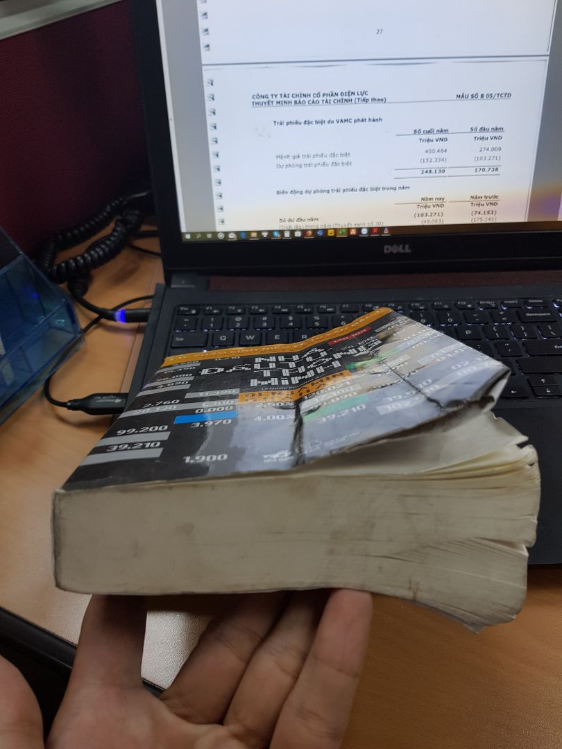 mở hộp ra sửng sốt ko tin nổi đây là sách của tiki giao. ra hàng sách cũ cũng không kiếm nổi quyển nào nát như thế này trong khi mình còn trả theo giá full chưa giảm. gọi điện lên hot line thì nhân viên xin lỗi qua loa rồi bảo sẽ có người liên lạc để nhận lại sau.