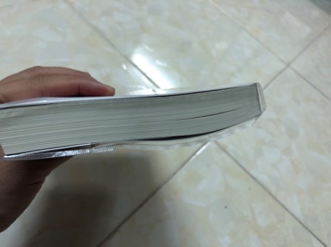 mua gói bọc Bookcare mà nhìn bọc thấy chán thiệt, mặt sau không khít, đường cắt cẩu thả, mặt sau bị đùn, thất vọng với cái Bookcare này