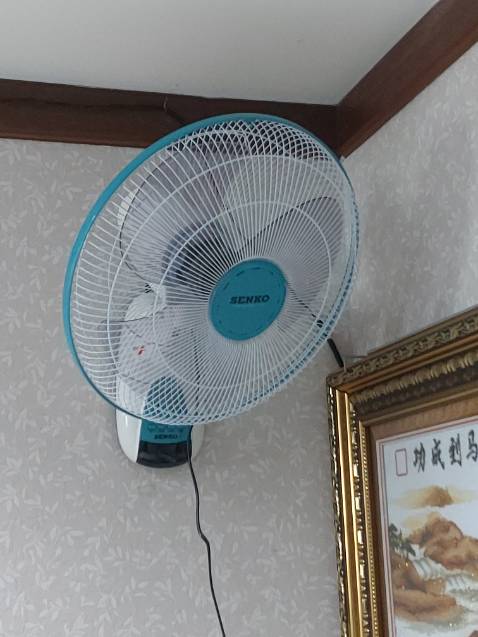 Giao hàng nhanh. Đóng gói kỹ. Máy mẫu mã đẹp, cầm nặng tay, đầm chắc chắn. Điều khiển shop cho sẵn 2 v pin vào luôn. Bắt sóng tốt. Quạt chạy êm, gió mạnh. Rất tuyệt vời. Ngoại hình ưa nhìn như gái 18 còn zin. Rất Thích tòm tem... Giao hàng nhanh. Đóng gói kỹ. Máy mẫu mã đẹp, cầm nặng tay, đầm chắc chắn. Điều khiển shop cho sẵn 2 v pin vào luôn. Bắt sóng tốt. Quạt chạy êm, gió mạnh. Rất tuyệt vời. Ngoại hình ưa nhìn như gái 18 còn zin. Rất Thích tòm tem...