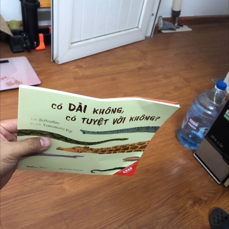 Dạo này tiki ship hàng quăng quật ghê quá! Sách thì đẹp mà mở ra nhìn quyển sách quoăn queo thì chả biết nói gì!