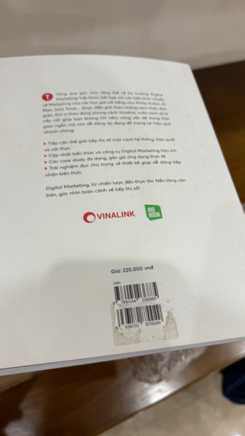 các bạn bán sách vậy đó hả tiki ơi :))))) sách cũ mềm xong bóc giá, bụi bẩn rồi lấy ra bán giá sách mới cho khách vậy đó hả? bảo sao người tiêu dùng chê ơi là chê cái nền tảng của các bạn, không phải vì *** rẻ hơn mà vì chất lượng của các bạn như hạch vậy đó. Đặt 3 quyển sách thì 2 quyển giao đến cũ rích, cũ hơn sách ngta hay lấy đọc thử ở nhà sách nữa. Thôi nghỉ dùm đừng có buôn bán gì trên cái nền tảng này nữa hộ cái