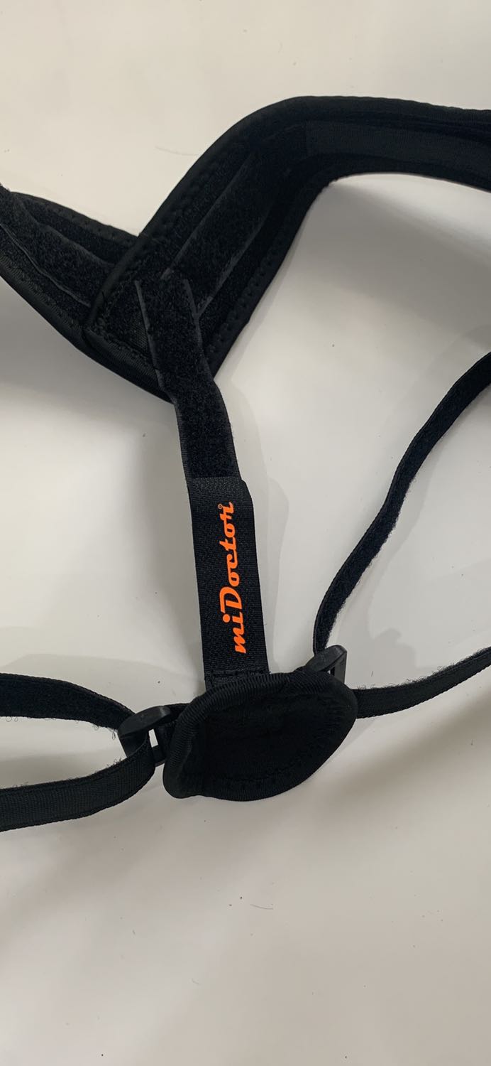 Sản phẩm không như mong đợi, bởi vì Sợi dây mảnh và độ dài không phù hợp, mặc dù tôi đã mua theo hướng dẫn về kích cỡ. Nếu muốn đeo một cách chắc chắn thì phải có người đeo và tháo ra hộ. Nếu tự đeo thì phải chỉnh độ dài của dây qua vai lỏng hơn nhưng như vậy lúc đeo, lưng vẫn bị gù. Còn nếu đeo chặt thì rất khó cử động. 
Đã thử đeo hai tiếng từ lúc nhận hàng, về cơ bản đai chỉ có giá trị trong việc nhắc nhở người dùng là đang đeo một cái đai trên người, nhưng không thực sự tiện lợi trong quá trình sử dụng.