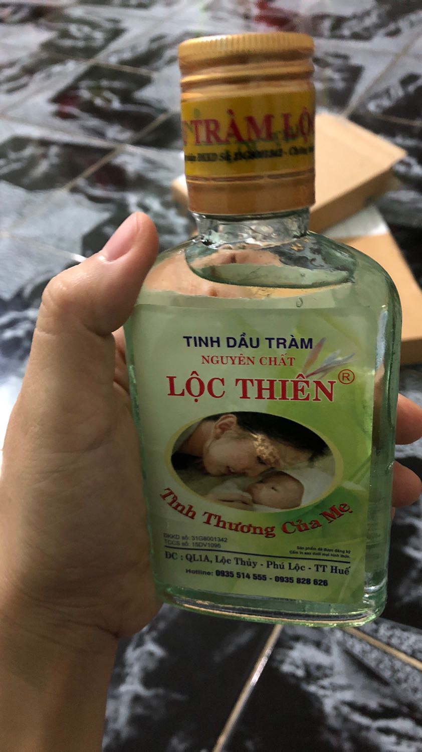 nắp đóng k kĩ, bị chảy dầu tùm lum, mùi k dc dễ chịu nắp đóng k kĩ, bị chảy dầu tùm lum, mùi k dc dễ chịu