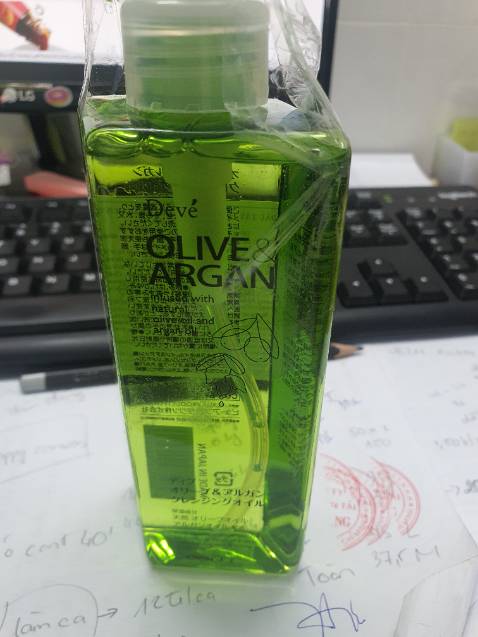 Tẩy trang sạch ... chai lọ dễ thương .. ko gây kích ứng da Tẩy trang sạch ... chai lọ dễ thương .. ko gây kích ứng da