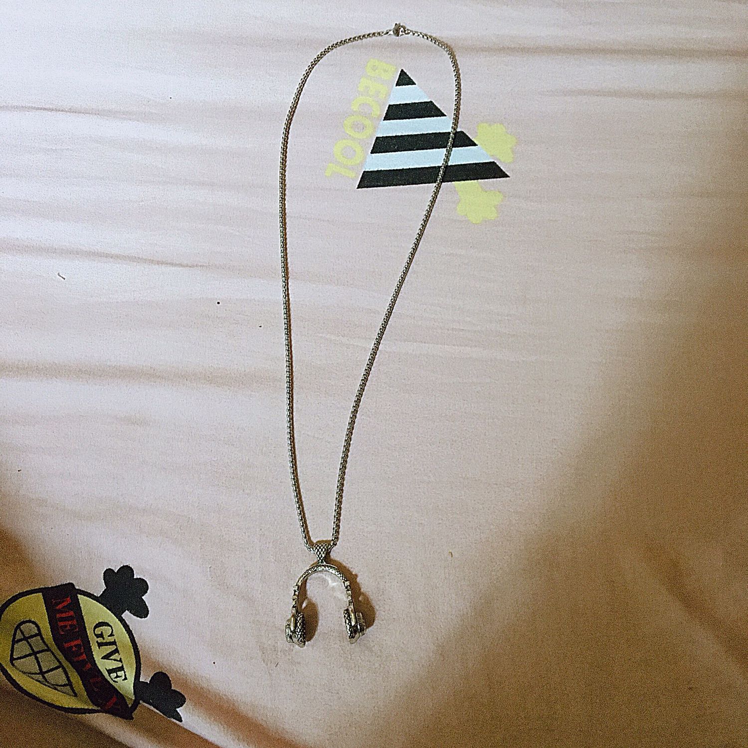 Giao hàng nhanh,vòng giống với trong ảnh ạ?