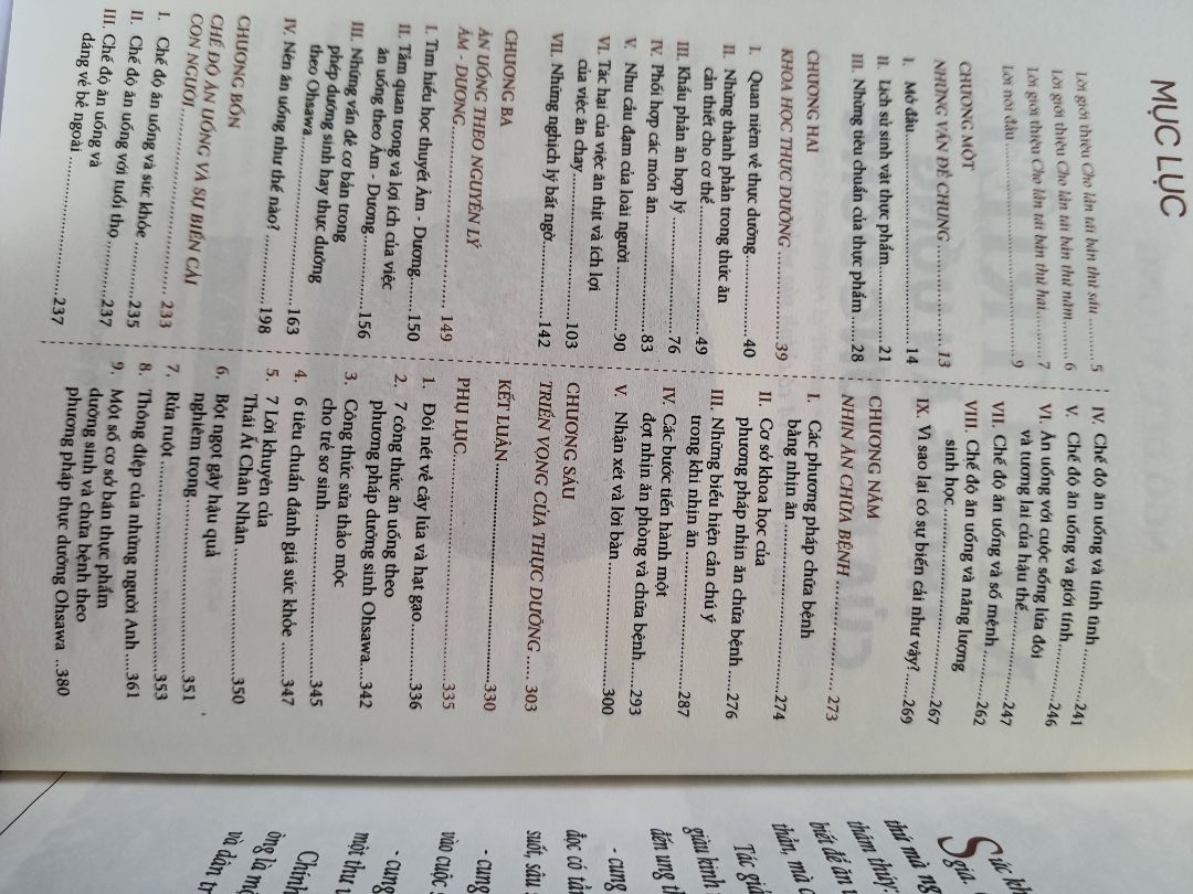 Nói về lợi ích của việc ăn chay, thiền,... có nhiều sự ảnh hưởng từ phật giáo, có nhiều sách cũng nói về những vấn đề này rồi. quyển nay như sự tổng hợp, có đưa ra ví dụ nhưng quan điểm cá nhân tôi không quá tin tưởng, có lời khuyên có ích nhưng cũng có 
vài lời khuyên hơi cực đoan