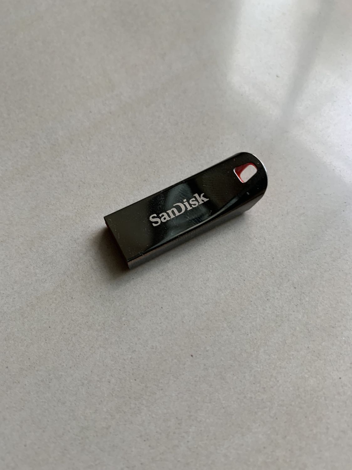 Đóng gói kĩ
Giao nhanh
Có tem bảo hành 
Usb đẹp nhìn như trang sức ?