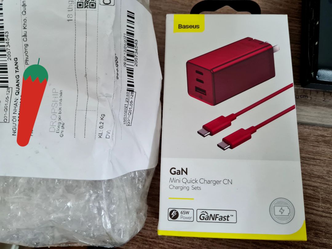 Không hài lòng.
Shop giao hàng không đúng chủng loại rao. Mẫu mới GaN2 Pro (Model: CCGAN65C2) màu đen mà shop giao mẫu cũ gen1 GanFast (Model: BS-C915) màu đỏ.
Đã liên hệ TikiCare để yêu cầu đổi trả hàng.