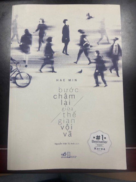 Tiki giao hàng nhanh, về nội dung:
Kiểu sách dạng chữa lành. Sách của một nhà sư Hàn Quốc, một quốc gia sống rất áp lực và cạnh tranh. Sách nói về những khía cạnh quan trọng nhất của con người như gia đình, tình yêu, các mối quan hệ… Nếu thật sự quá áp lực hoặc cảm thấy cuộc sống nhạt nhẽo không có niềm vui mọi người có thể tham khảo. Nếu ai theo đạo phật sẽ cảm nhận tốt hơn và thích hơn