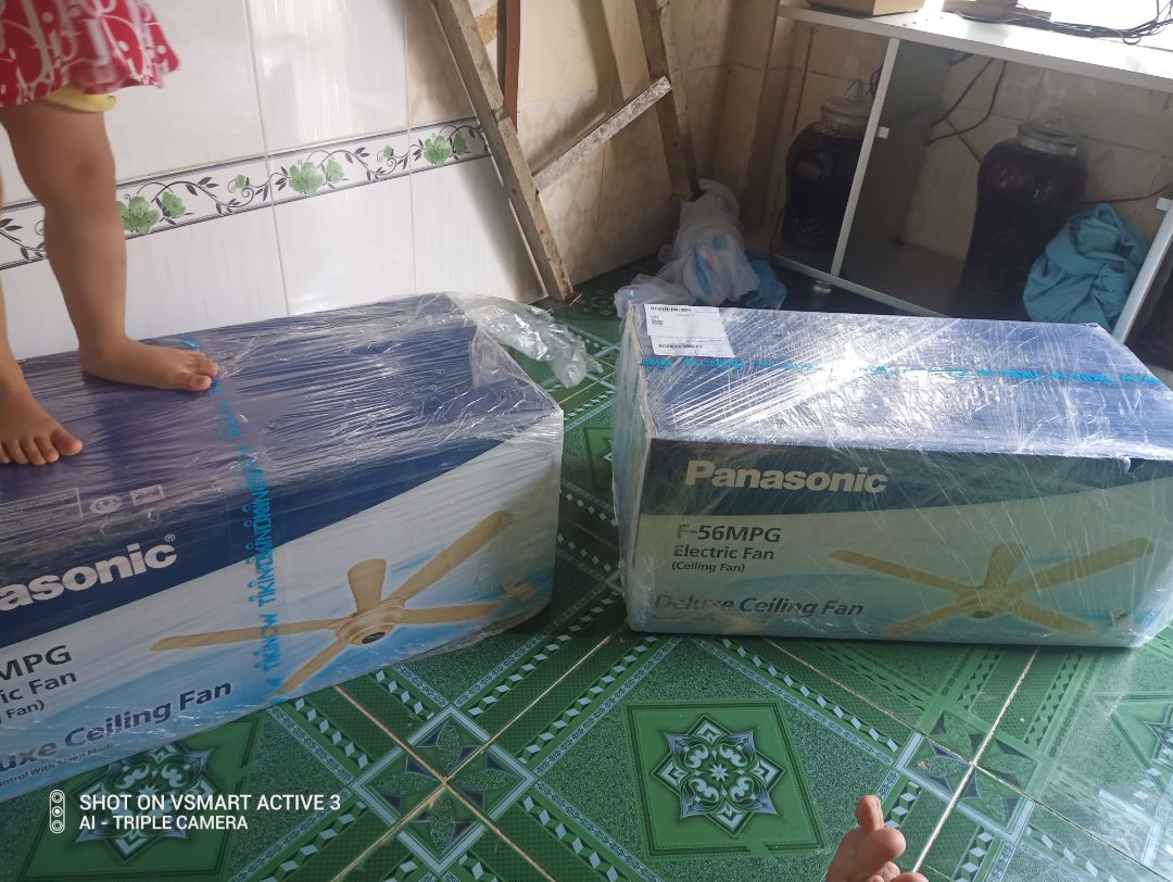 chưa lắp nhưng thùng bên ngoài và ngày sản xuất rất mới