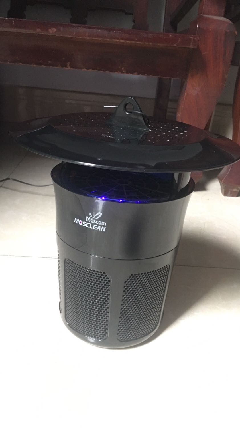 Đóng gói cẩn thận, hàng đúng quảng cáo, đã cắm thử: máy chạy êm, đèn sáng dịu, có gió hút ở trên, thổi xuống dưới nhè nhẹ. Hy vọng bắt được nhiều muỗi!